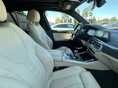 Used 2022 BMW X5 xDrive40i w/ M Sport Package AWD/4WD image 6