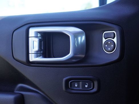 Used 2025 Jeep Wrangler Unlimited Sport AWD/4WD image 11