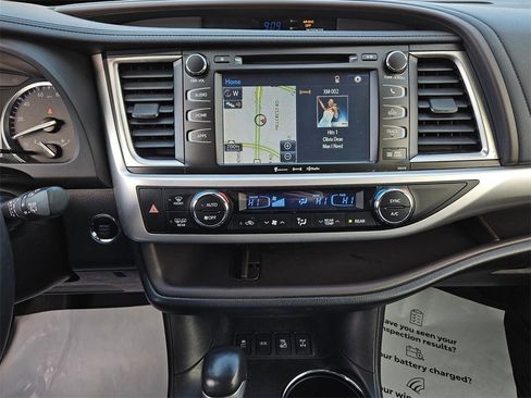 Used 2017 Toyota Highlander XLE image 15