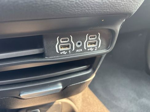 Used 2023 Chrysler Pacifica Touring FWD image 25