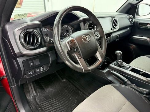 Used 2022 Toyota Tacoma TRD Sport w/ Technology Package AWD/4WD image 8