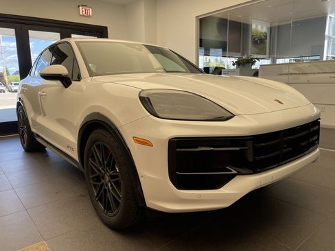 Used 2026 Porsche Cayenne GTS image 6