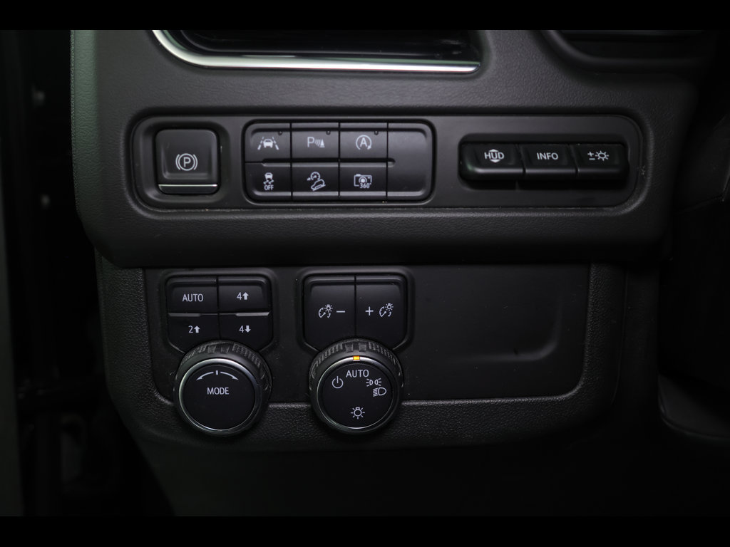 Used 2023 Chevrolet Tahoe Premier AWD/4WD image 34