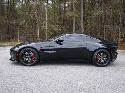Used 2021 Aston Martin V8 Vantage Coupe image 2
