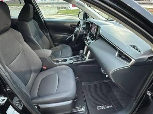 Used 2022 Toyota Corolla Cross LE AWD/4WD image 34