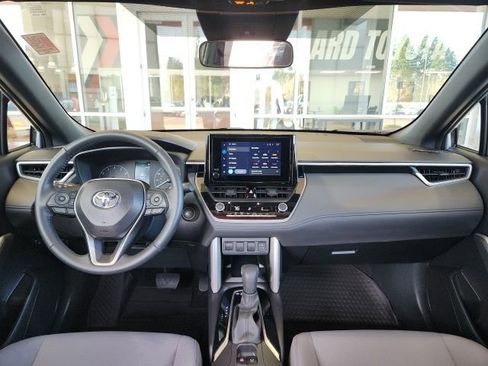 Used 2024 Toyota Corolla Cross SE image 17