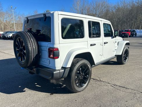 Used 2023 Jeep Wrangler Sahara w/ Cold Weather Group image 5