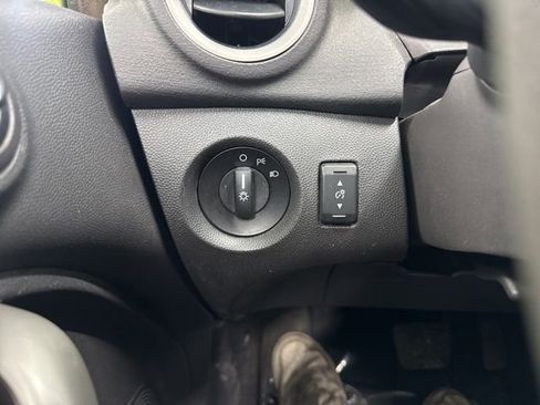 Used 2012 Ford Fiesta SE image 32