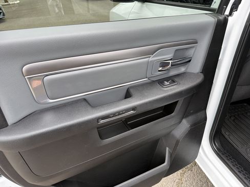 Used 2022 RAM 1500 Classic SLT AWD/4WD image 14