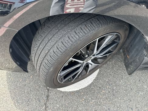 Used 2022 Toyota Camry SE image 10