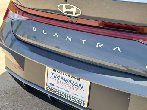 New 2026 Hyundai Elantra Limited FWD image 25