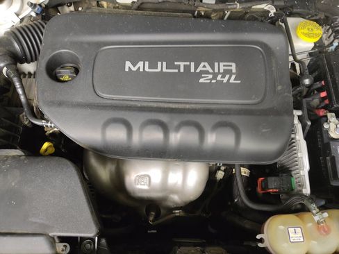 Used 2019 Jeep Cherokee Limited FWD image 30