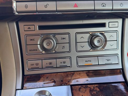 Used 2011 Jaguar XF image 14