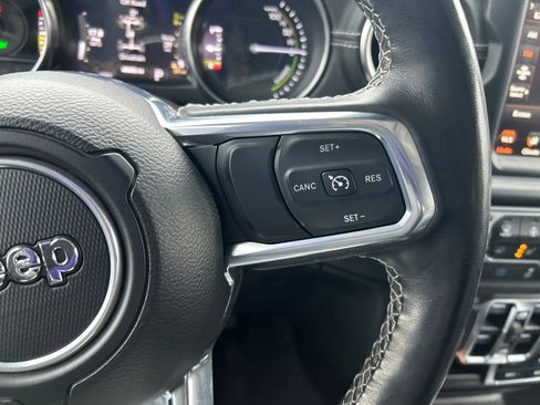 Used 2023 Jeep Wrangler Unlimited Sahara w/ Cold Weather Group image 17