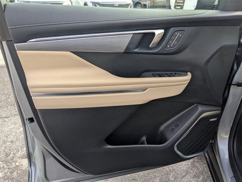 Used 2025 Buick Enclave Preferred w/ Power Package image 10