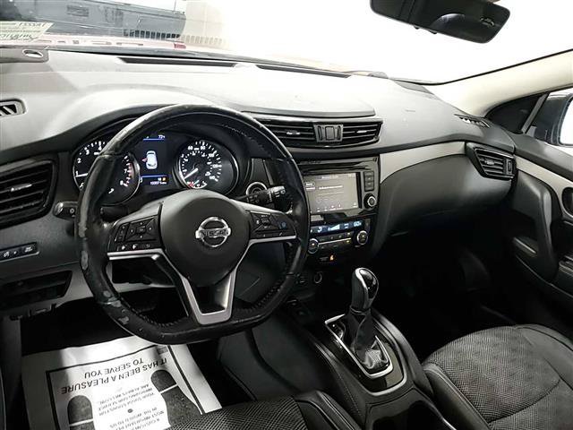 Used 2020 Nissan Rogue Sport SV w/ Technology Package FWD image 11