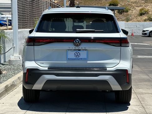 New 2026 Volkswagen Tiguan SE FWD image 6