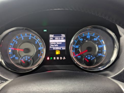 Used 2016 Chrysler Town & Country Touring w/ Driver Convenience Group FWD image 16