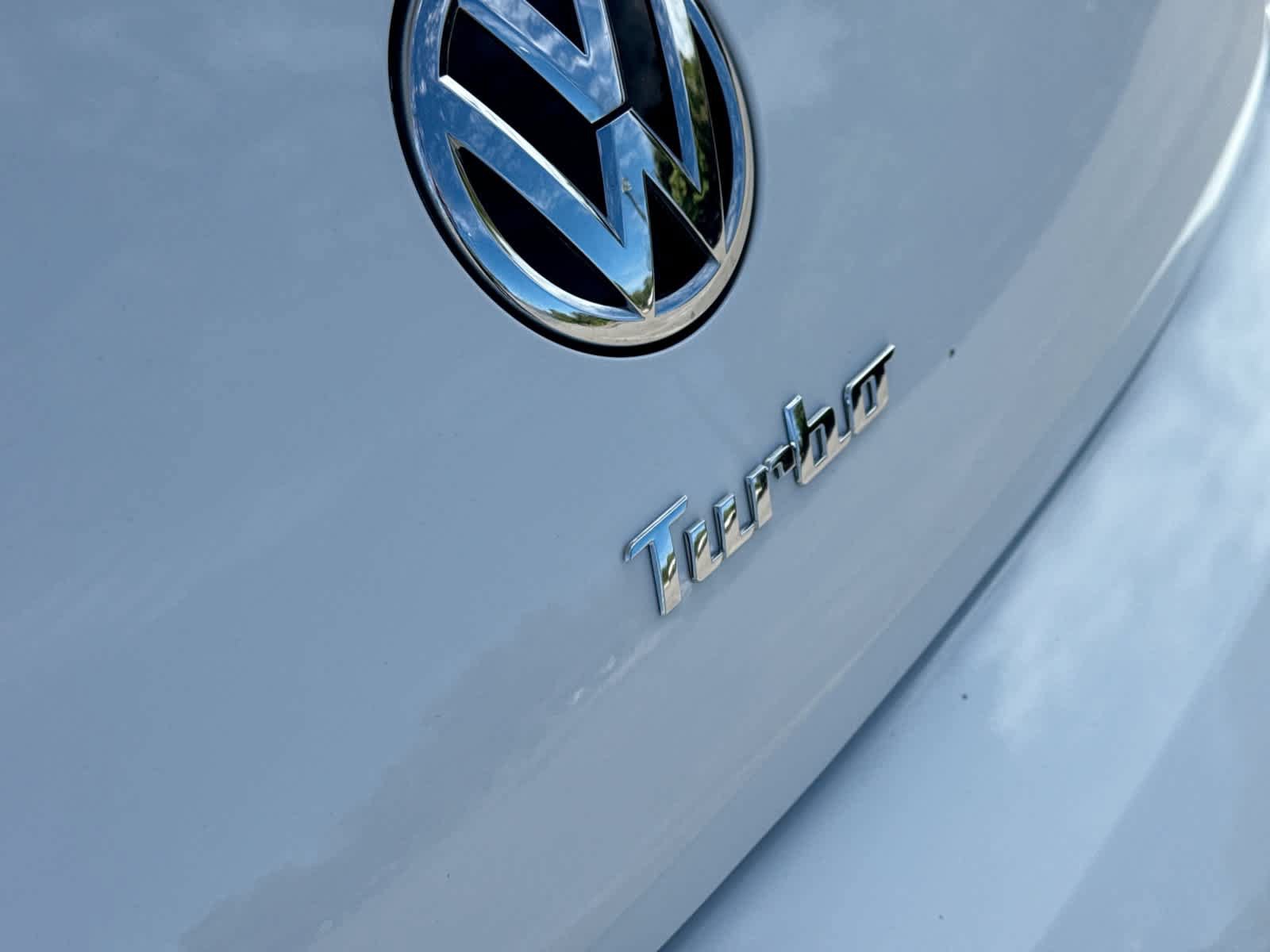 Used 2019 Volkswagen Beetle 2.0T S FWD image 19