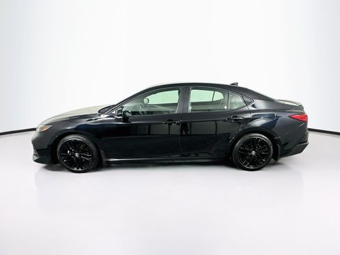 Used 2025 Toyota Camry SE FWD image 4