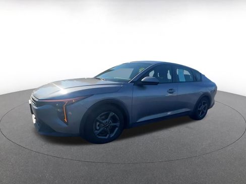Used 2025 Kia K4 LXS image 8