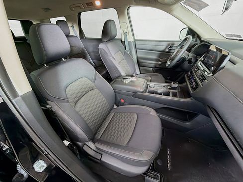 Used 2024 Nissan Pathfinder S image 27