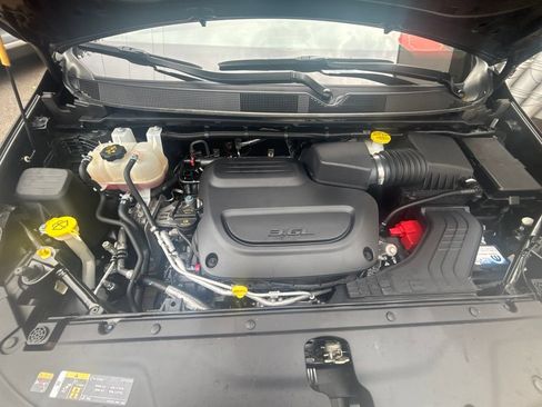 Used 2025 Chrysler Pacifica Select FWD image 10
