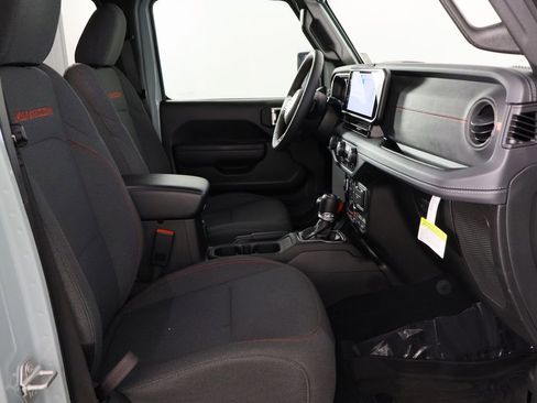 Used 2024 Jeep Wrangler Unlimited Rubicon image 19