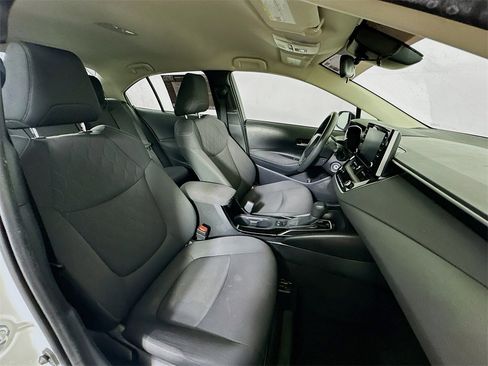 Used 2020 Toyota Corolla LE image 12