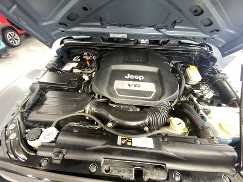 Used 2014 Jeep Wrangler Unlimited Sport AWD/4WD image 38