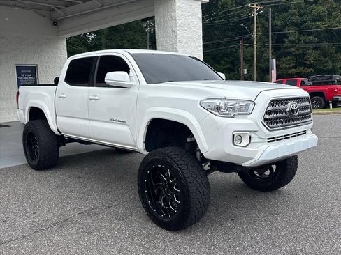 Used 2018 Toyota Tacoma SR5 RWD image 21