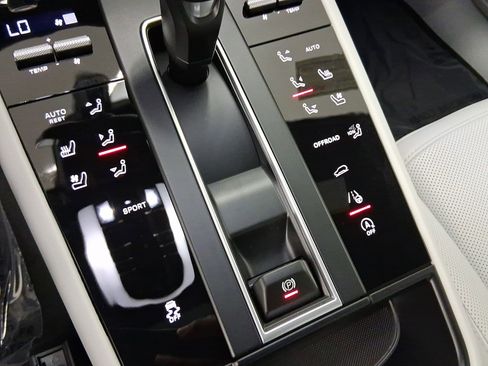 New 2026 Porsche Macan image 28