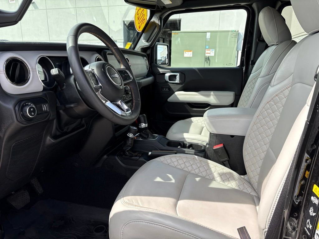 Used 2023 Jeep Gladiator Overland AWD/4WD image 9