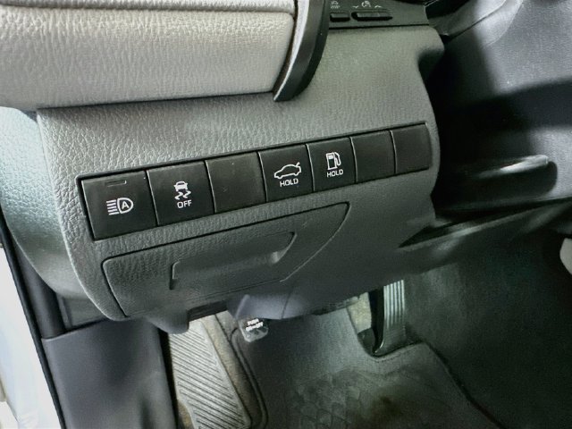 Used 2020 Toyota Camry LE w/ Convenience Package FWD image 11