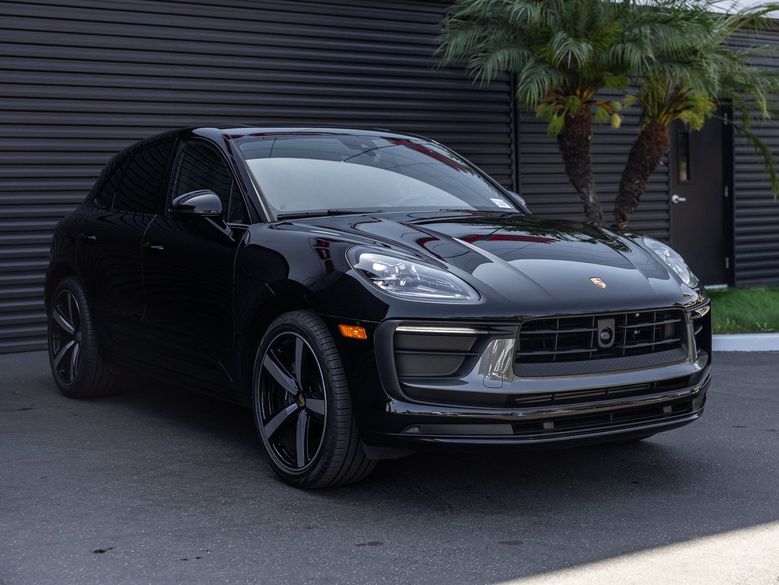 Certified 2026 Porsche Macan Turbo AWD/4WD image 6