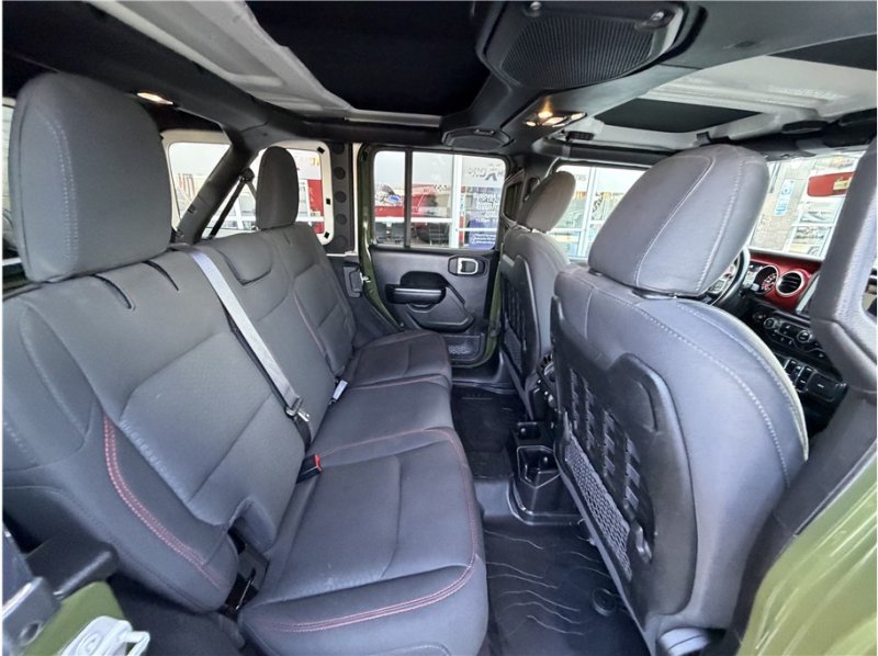 Used 2021 Jeep Wrangler Unlimited Rubicon AWD/4WD image 32