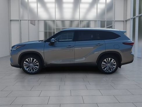 Used 2025 Toyota Highlander Platinum AWD/4WD image 5
