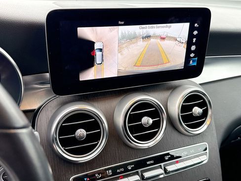 Used 2022 Mercedes-Benz GLC 300 image 9