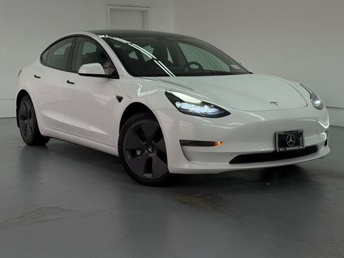 Used 2023 Tesla Model 3 Standard Range RWD image 6