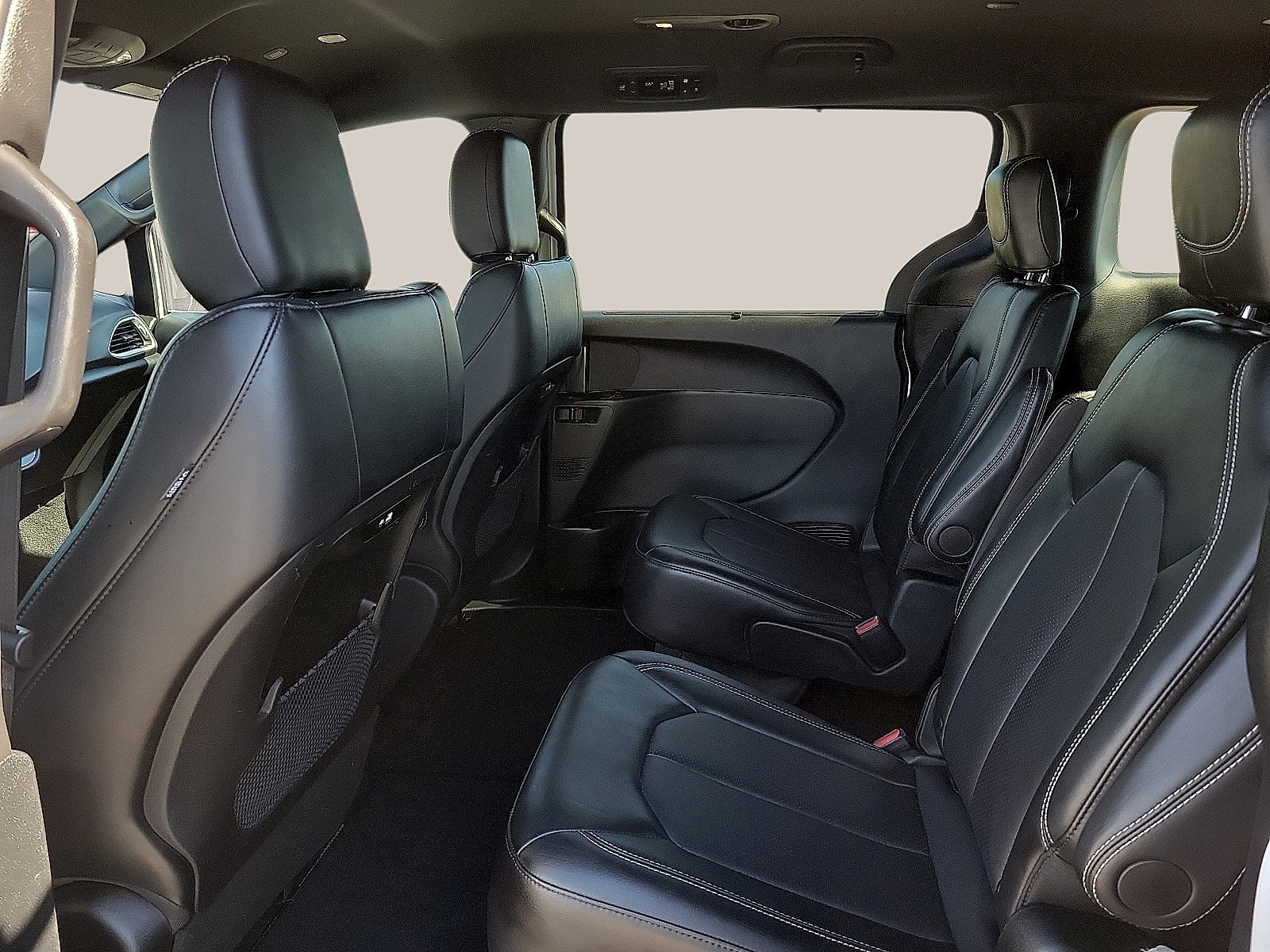 Used 2025 Chrysler Pacifica Select FWD image 10