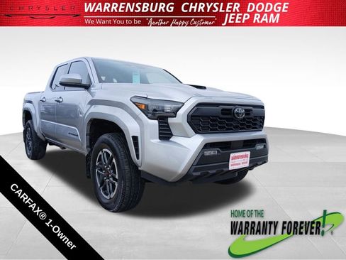 Used 2025 Toyota Tacoma SR5 image 1