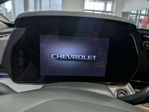 Used 2025 Chevrolet Trax LT w/ LT Convenience Package image 13