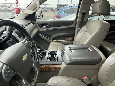 Used 2019 Chevrolet Suburban Premier image 3