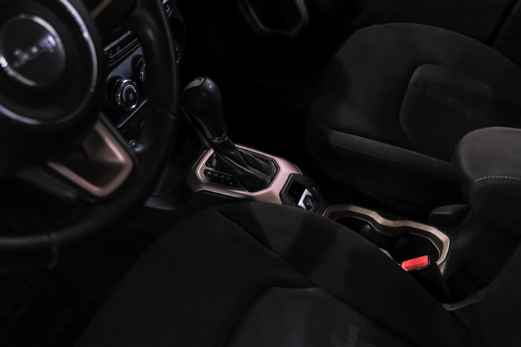 Used 2017 Jeep Renegade Latitude w/ Cold Weather Group AWD/4WD image 23