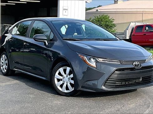 Used 2025 Toyota Corolla LE FWD image 36