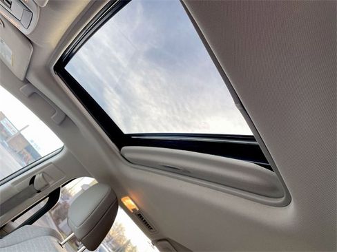 Used 2024 Toyota Sienna LE image 21