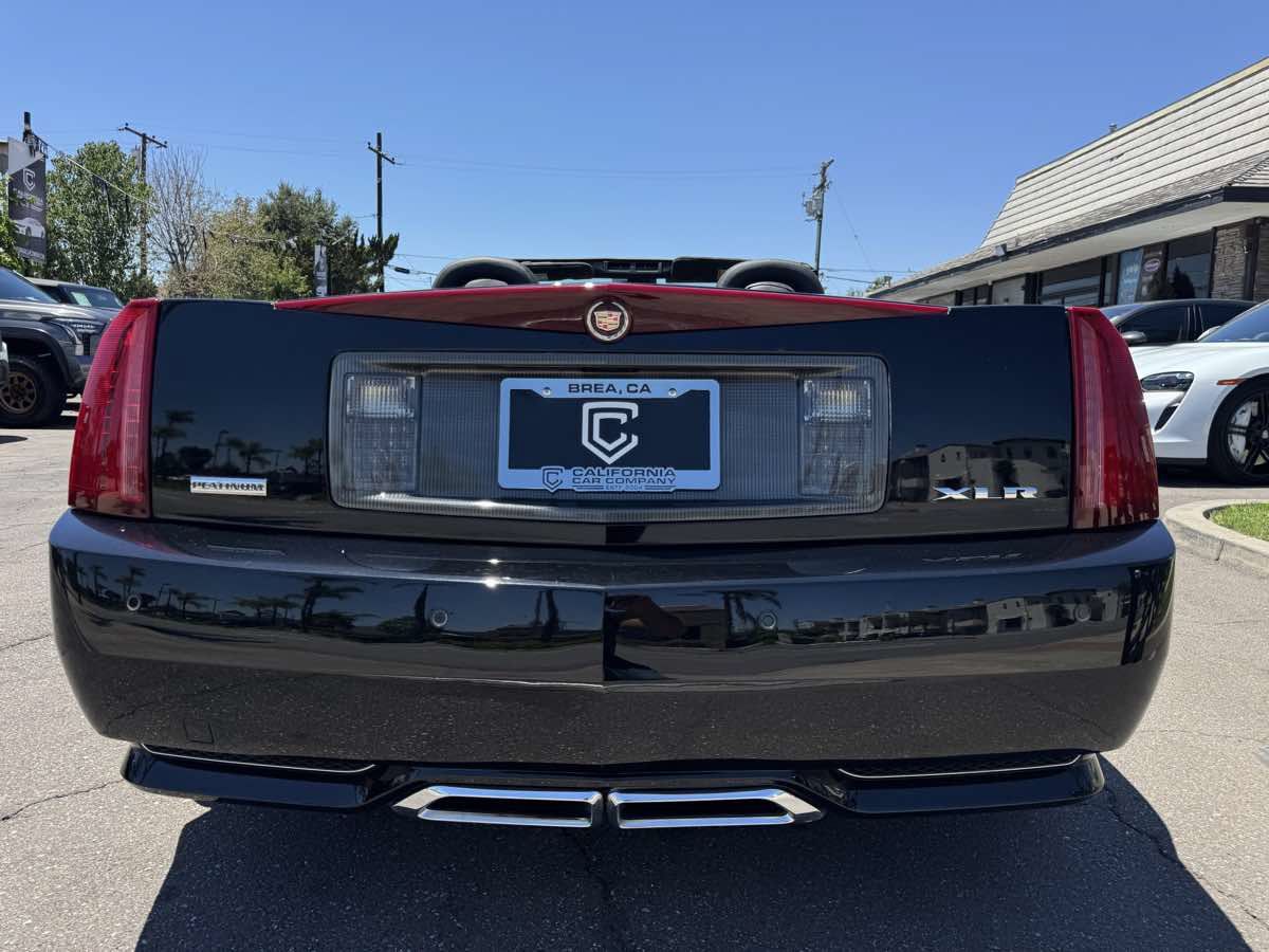 Used 2009 Cadillac XLR RWD image 10