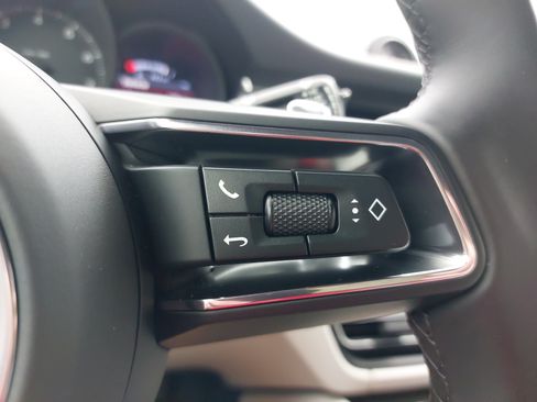 Certified 2026 Porsche Macan AWD/4WD image 20
