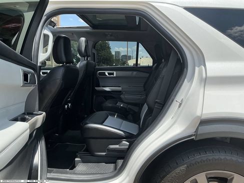 Used 2022 Ford Explorer XLT w/ Equipment Group 202A RWD image 8