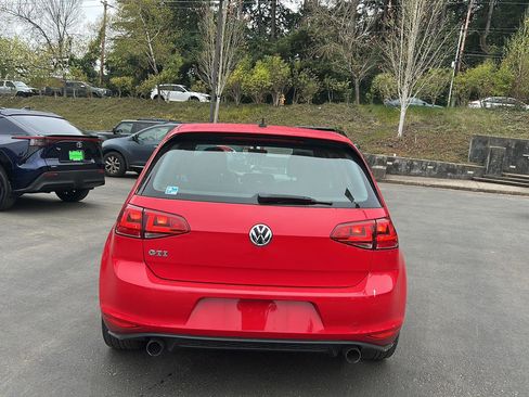 Used 2017 Volkswagen Golf S image 4